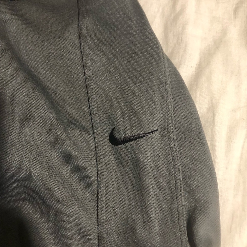 NWT Nike mens size large gray 1/4 zip shirt. - Picture 4 of 6